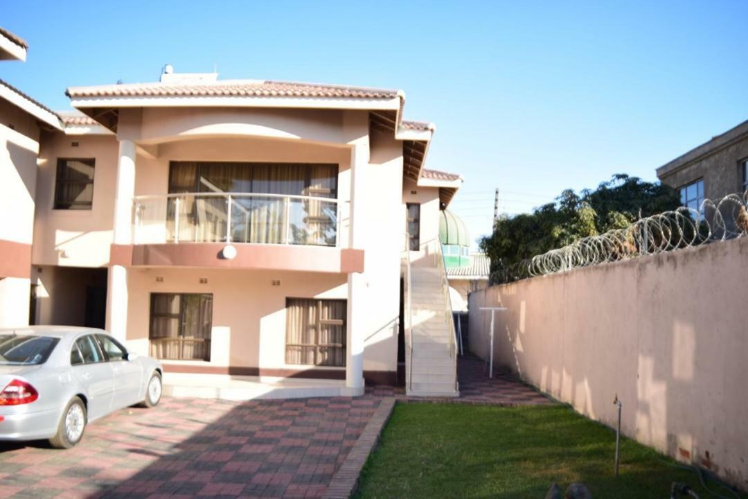Villa Prince Harare Exteriör bild