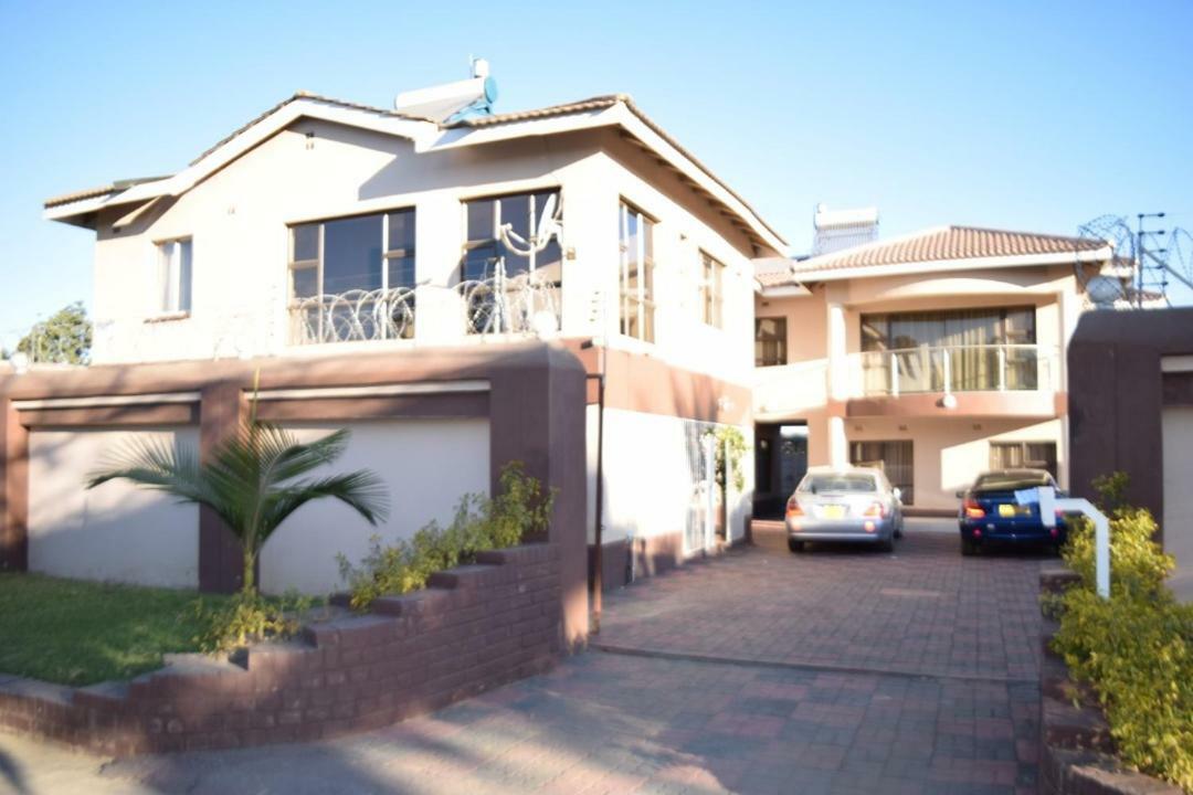 Villa Prince Harare Exteriör bild
