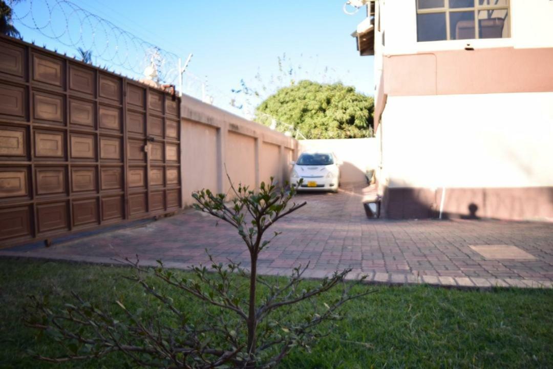 Villa Prince Harare Exteriör bild